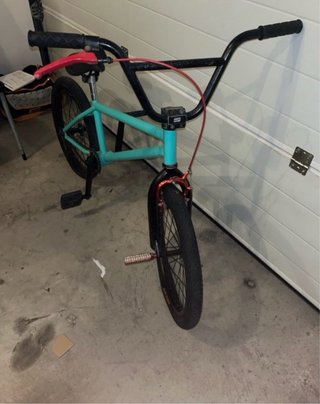 Bici BMX color turquesa