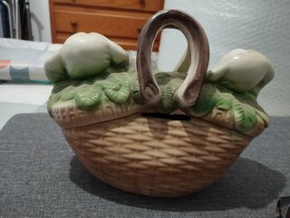 Figura recuerdo Portugal perros cesta