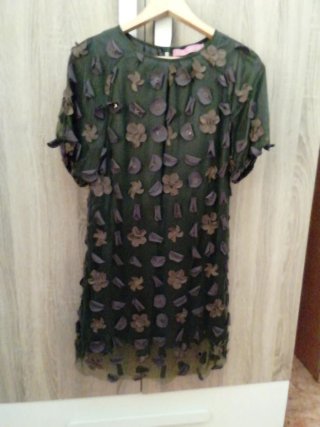 Vestido Plural verde oscuro con flores