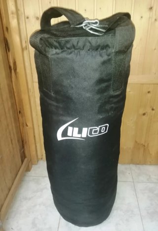 Saco de boxeo negro