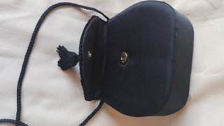 Bolso fiesta mini clutch negro con borlón