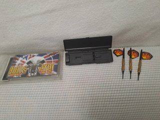 Estuche de dardos con 3 dardos