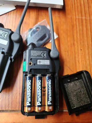 2 Walkie Talkies Kenwood UBZ-LF68B