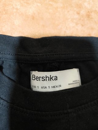 Top negro Bershka con fruncido