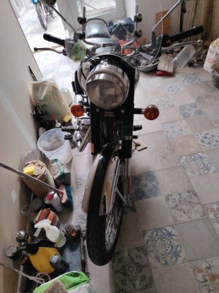 Royal Enfield Clásica Beige/Negra