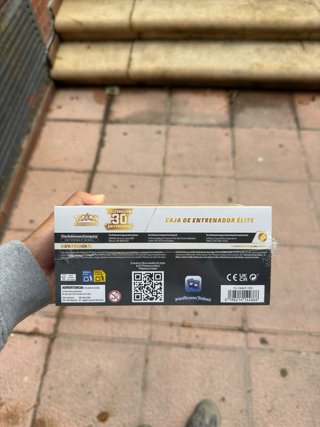 Caja Entrenador Élite Pokémon 30 Aniversario