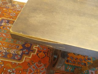 Mesa antigua de salón madera