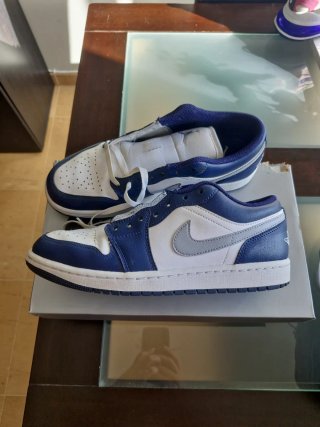 Zapatilla Jordan 1 Low Azul y Blanco