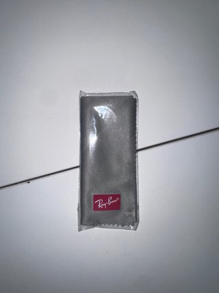 2 fundas originales Ray-Ban – negra y marrón