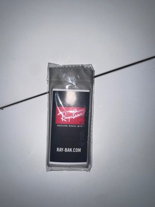 2 fundas originales Ray-Ban – negra y marrón