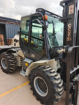Carretilla 4x4 3.5 Tn.