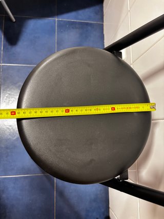 Taburete alto plegable negro con respaldo