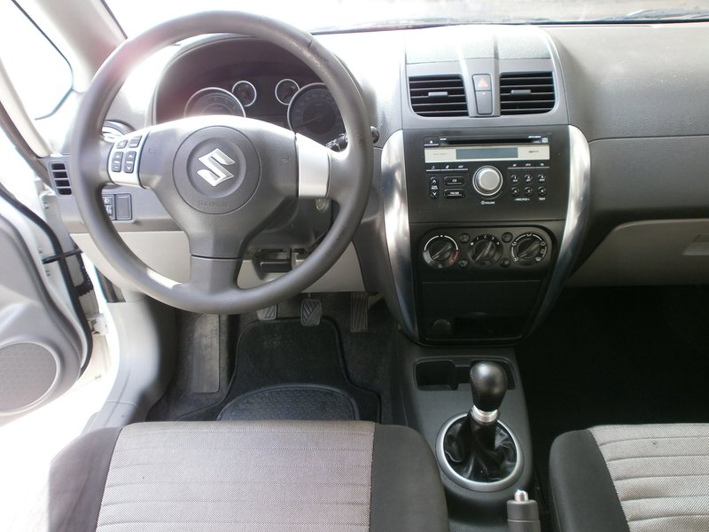 Suzuki SX4 2011, foto 2