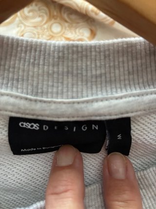 Sudadera ASOS gris con estampado