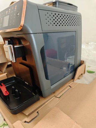 Macchina da caffè Philips Serie 5500 LatteGo Rame e Grigio