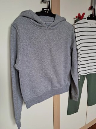 Lote: Sudadera gris, camiseta rayas y leggings