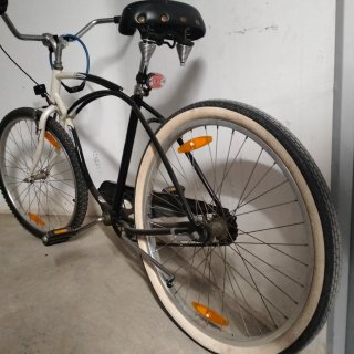 Bicicleta Clásica Negra y Blanca