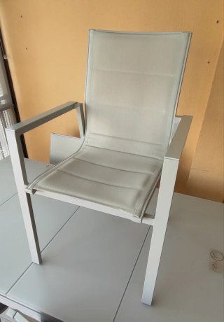 Mesa extensible y 6 sillas  ZONA GANDIA PLAYA