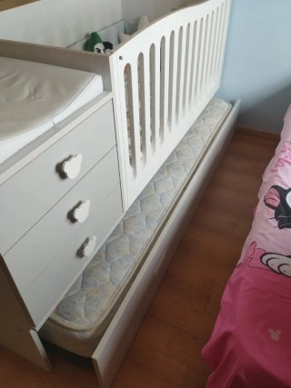 Cuna convertible infantil con cambiador