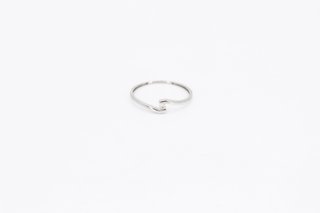 Anillo de oro blanco de 18k. Ref:069-01-00751