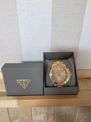 Reloj Guess Dorado con Cristales