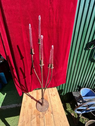 Candelabro de pie antiguo