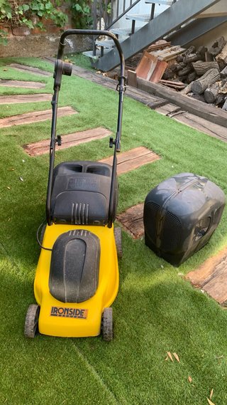 Cortacésped eléctrico Ironside con 2 bolsas