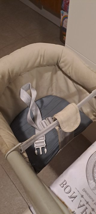 Trona Inglesina muy cómoda y segura