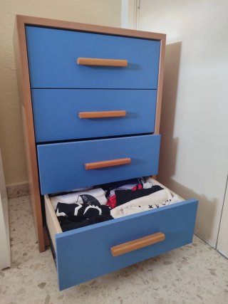 Cajonera Merkamueble Azul de 4 cajones como nueva.