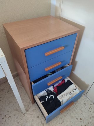 Cajonera Merkamueble Azul de 4 cajones como nueva.