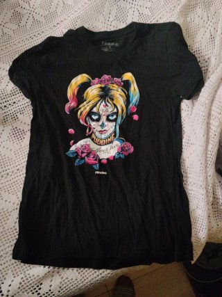 Camiseta FRIKING Diseño Calavera Flores