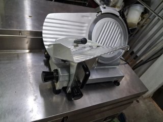 Cortadora de fiambre profesional ( Disco 25 cm)