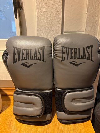 Guantes de Boxeo Everlast Grises NUEVOS SIN USO
