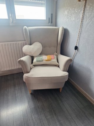 Sillón orejero Ikea STRANDMON gris claro