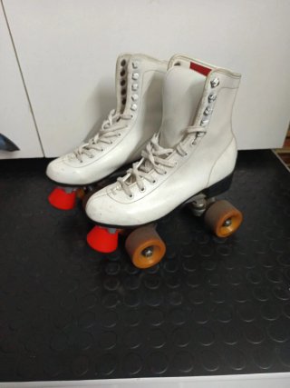 Patines de bota blancos del 38