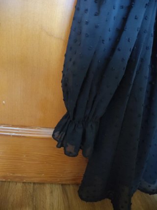 Vestido negro con volantes y forro. Vendo en mano