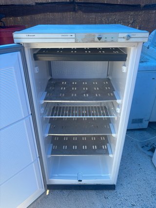 Congelador vertical Brandt 4 huecos