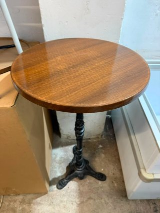 Mesa redonda madera y hierro