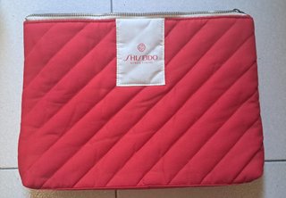 Pochette Shiseido rossa