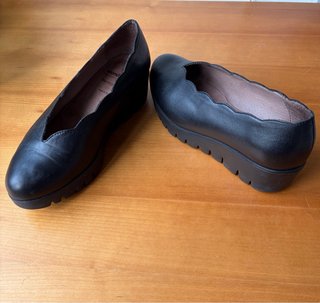 Zapatos Wonders negros casi nuevos