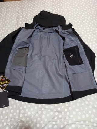 Chaqueta Hardshell Arc'teryx Alpha SV Talla M Negr
