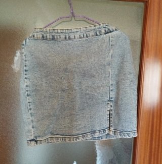 Mini falda vaquera con abertura Talla L