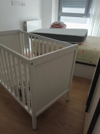 Cuna Sundvik + Colchón y Ropa de Cama