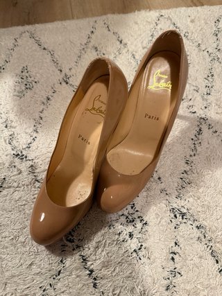 Zapatos Christian Louboutin Beige Talla 38