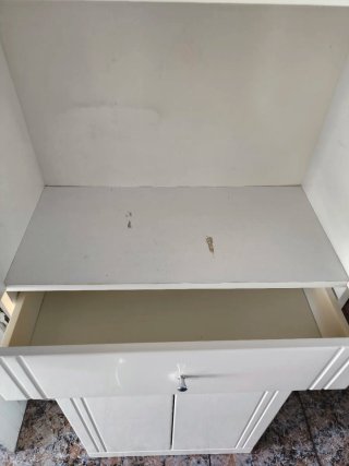 Armario de baño blanco