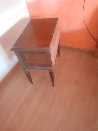 2 mesitas de noche antiguas de madera