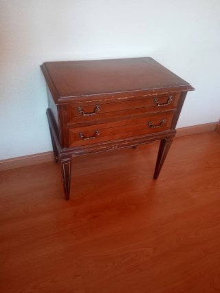 2 mesitas de noche antiguas de madera