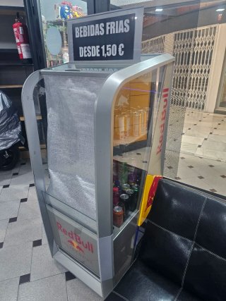 Nevera expositora Red Bull