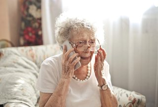 CUIDO A PERSONAS DE TERCERA EDAD