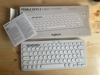 Teclado Logitech Pebble Keys 2 K380S Blanco